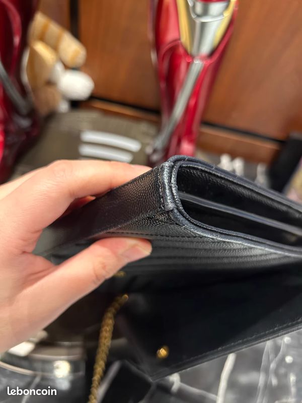 Sac enveloppe en cuir noir Yves Saint Laurent MONOGRAM (image 5)
