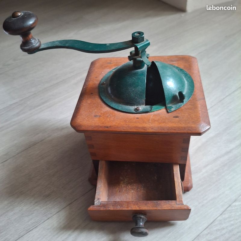 Moulin a café en bois (image 1)