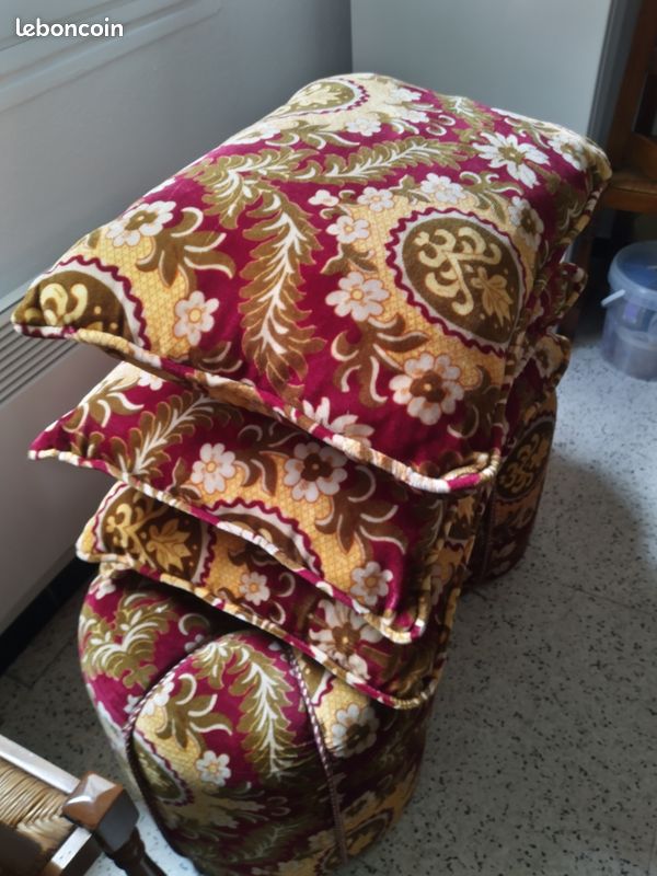'poufs et coussins (image 1)
