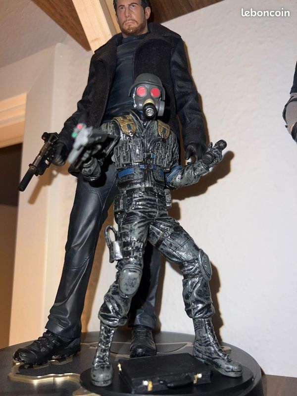 Lot De Figurines Resident Evil NECA - Zombie Et Hunk - Échelle 1/10 - NEUF