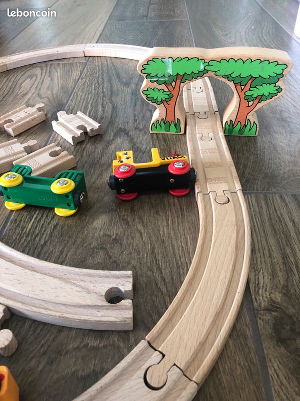 Circuit bois 2 véhicules en bois / train plastique (image 3)