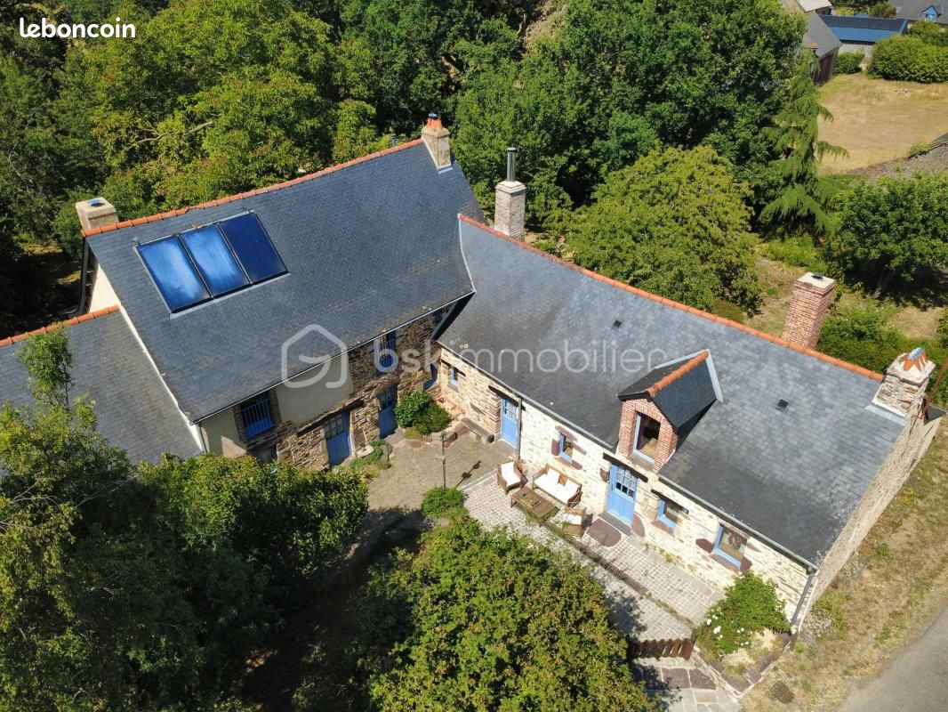 Maison 11 pièces 252 m² · à Bourgbarré · 252 m² · 499 500 €