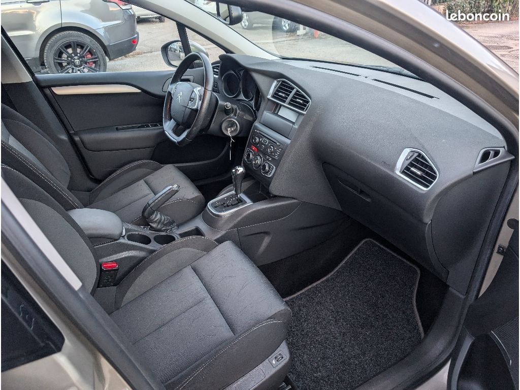 Citroën C4 VTi 120 Confort A (image 8)