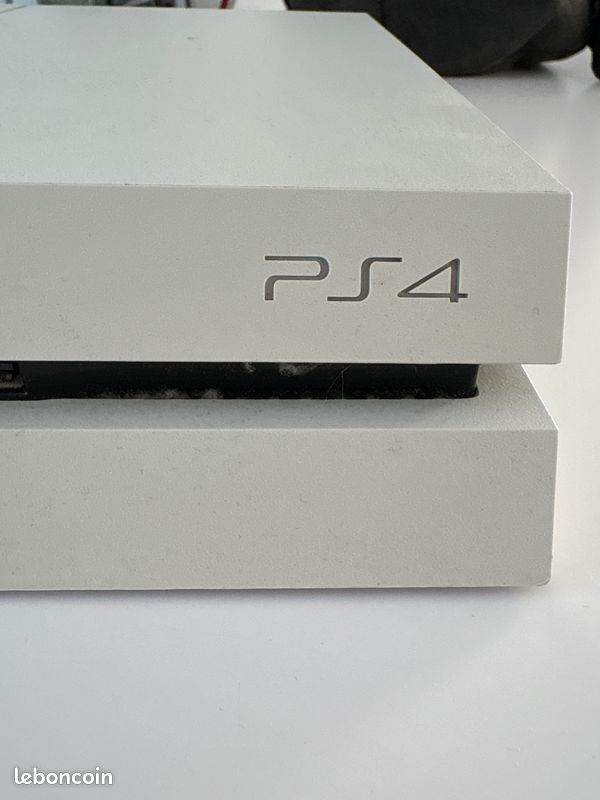 Vente PS4 slim Blanche (image 3)