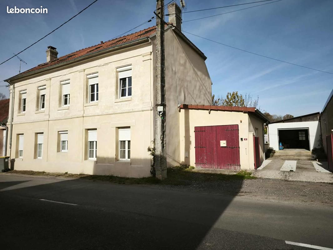 Maison 8 pièces 211 m² · à Bourg-Et-Comin · 211 m² · 191 000 €