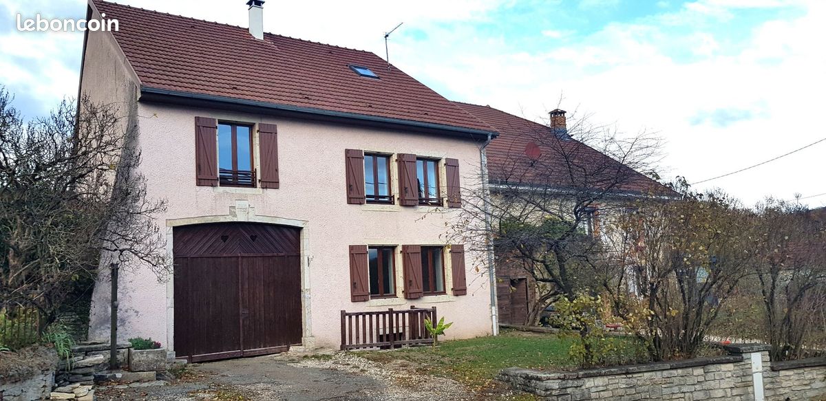 Maison 5 pièces 145 m² · à Bretigney · 145 m² · 745 €