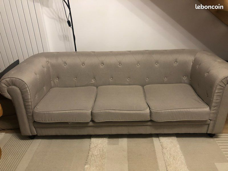 Canapé 3 places Chesterfield beige en lin – (image 1)