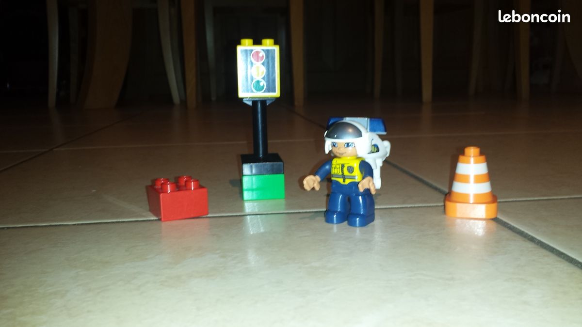 LEGO DUPLO 5679 La Moto de Police (image 1)