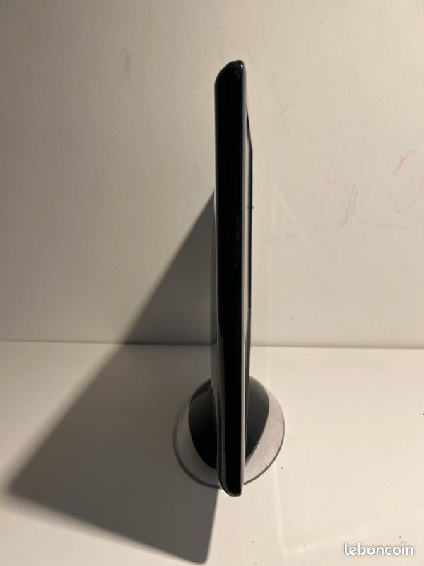 Écran LG Flatron W2284F - 22 Pouces, 2ms de Réponse, 30000:1 Contraste - Parfait pour le Bureau et le Multimédia (image 3)