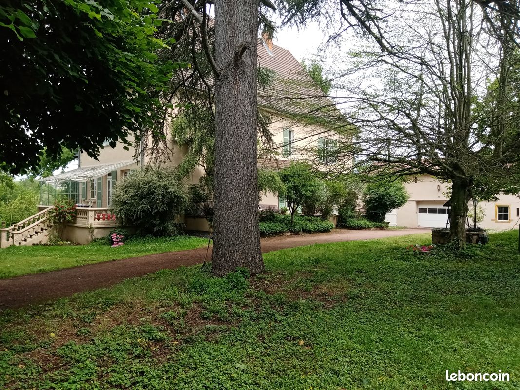 Maison 10 pièces 270 m² · à Charlieu · 270 m² · 545 000 €