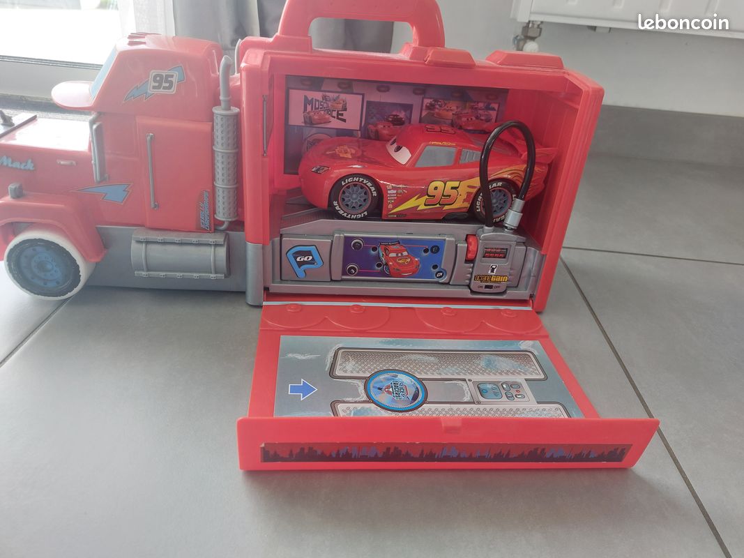 Camion car avec macks avec la voiture cars dedans (image 2)