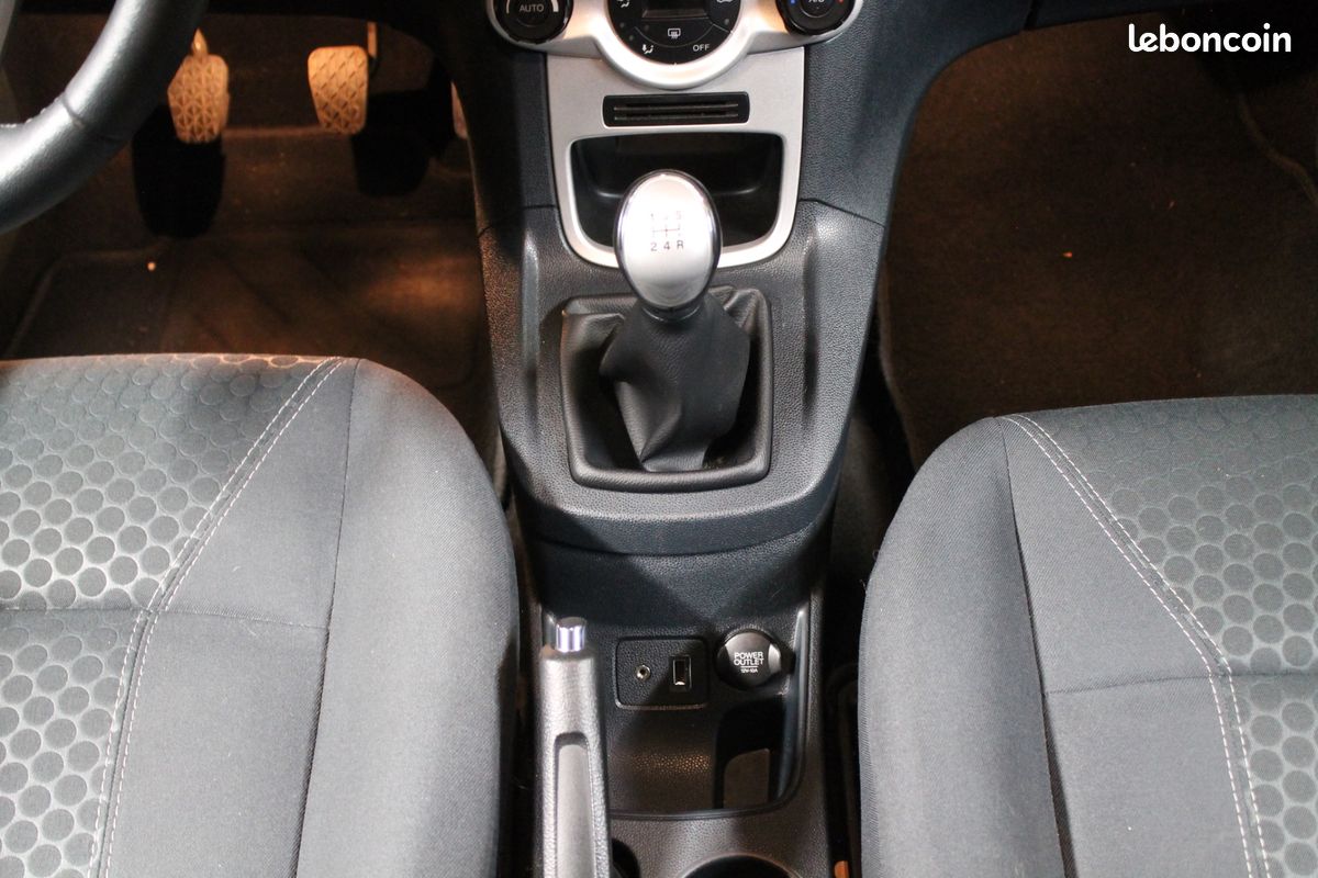 FORD FIESTA 1.6 TIVCT 120 TITANIUm (image 16)