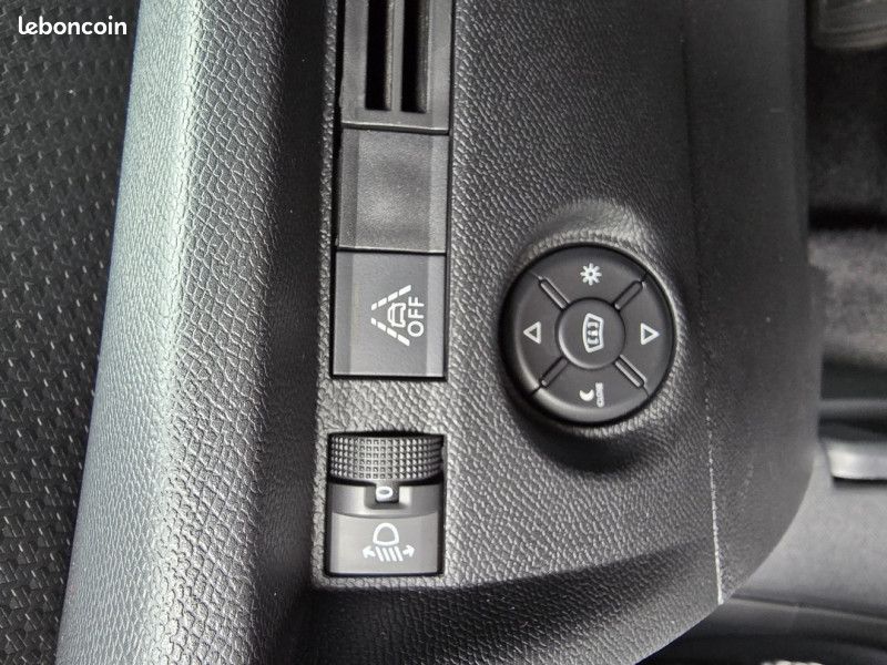 Citroen C4 BLUEHDI 130CH S&S SHINE EAT8 (image 10)