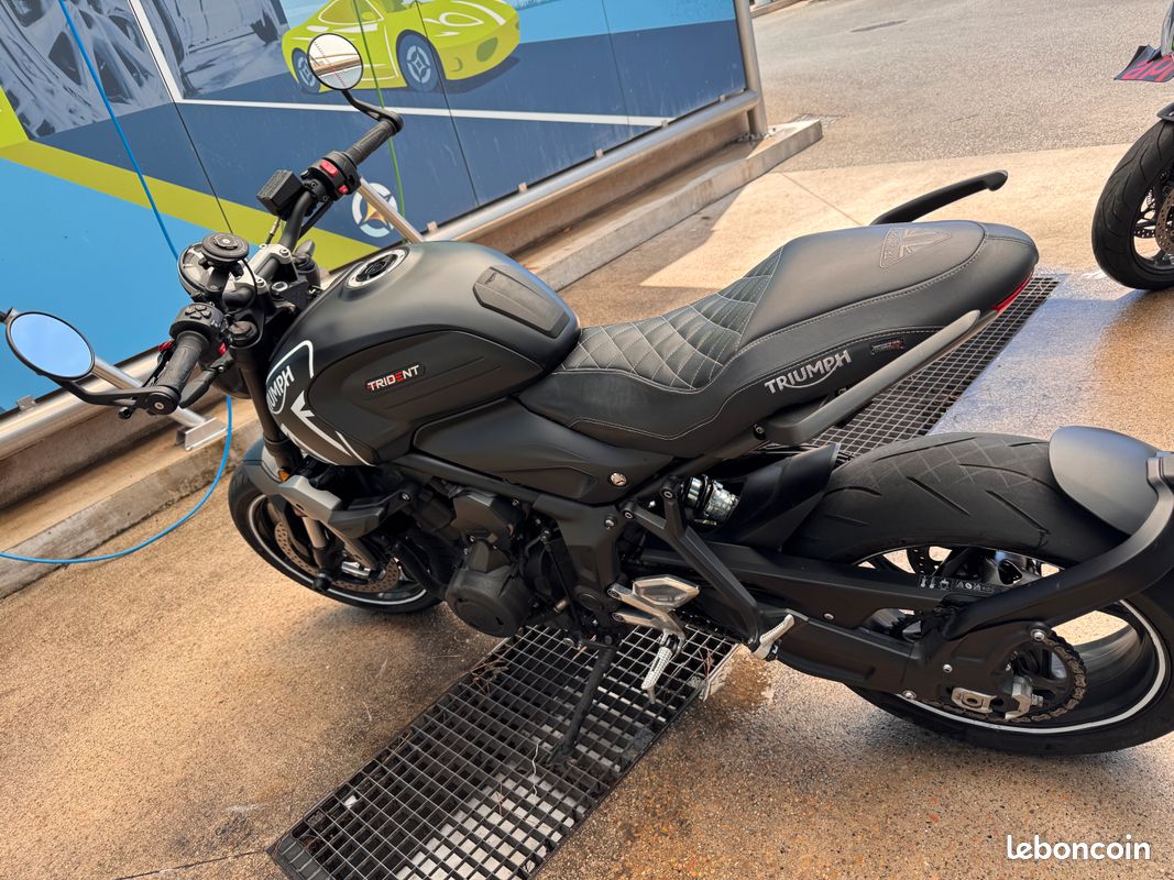 Triumph Trident 660 Matt Black (image 3)