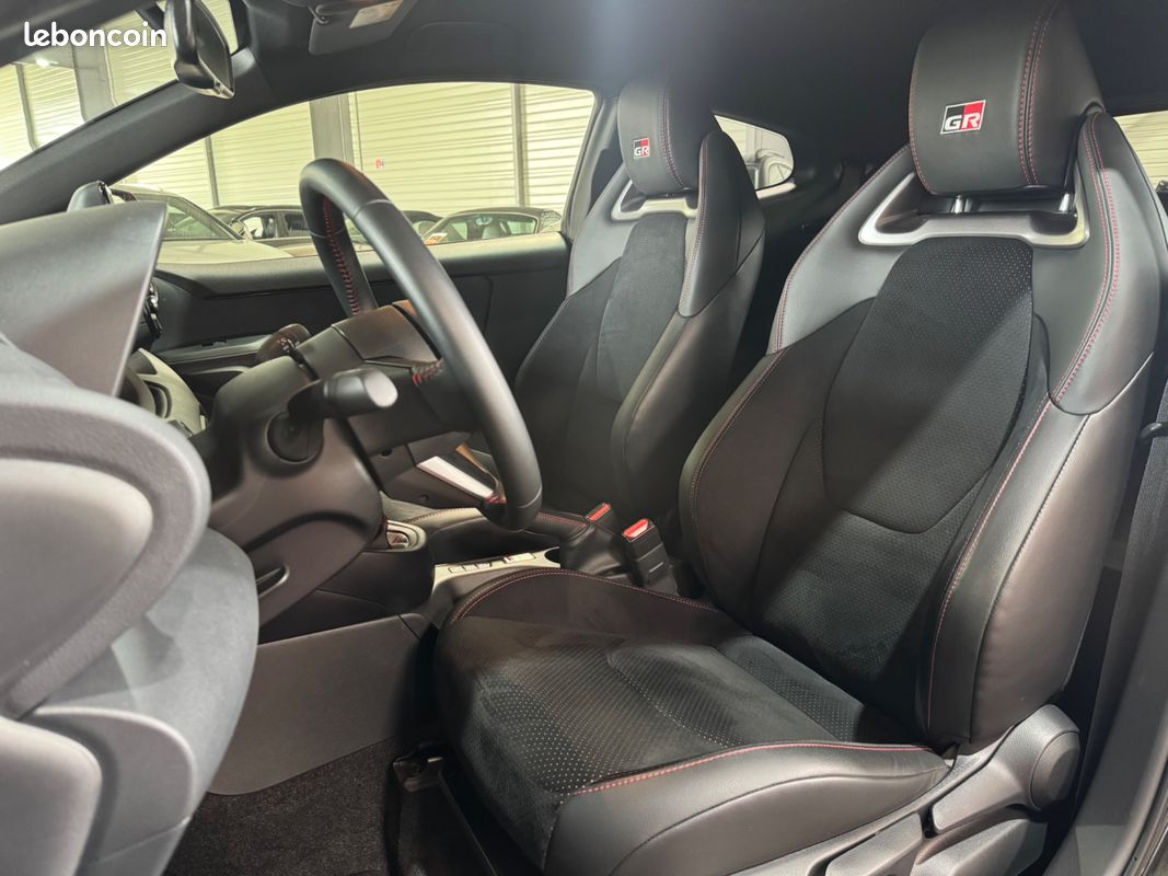 Toyota yaris gr 1.6 4wd 261 ch track pack / camera de recul / carplay / miltek / tva recuperable (image 9)