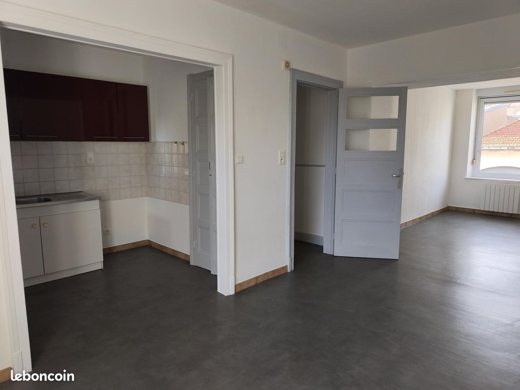 Appartement 3 pièces 84 m² · à Charmes · 84 m² · 510 €/mois