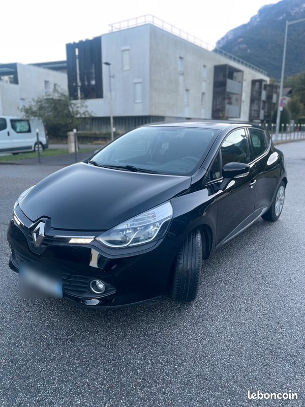 Clio 4 noire Voitures