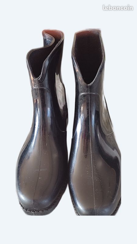Petites bottes en caoutchouc (image 1)