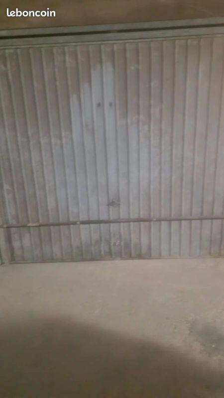 Parking/box Plan-de-Cuques · 130 €/mois