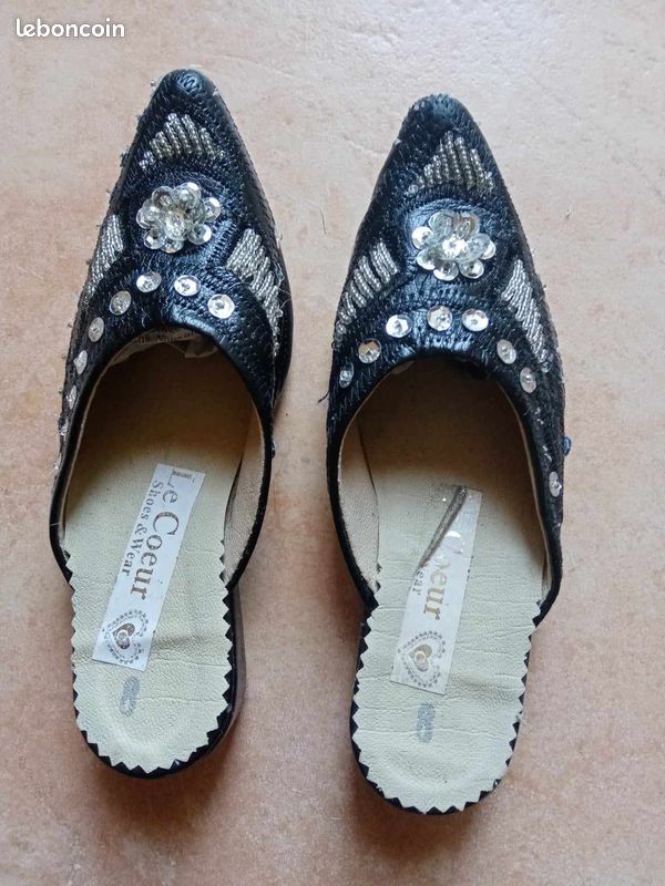 Babouches pour fille, taille 8, couleur noir avec des strass