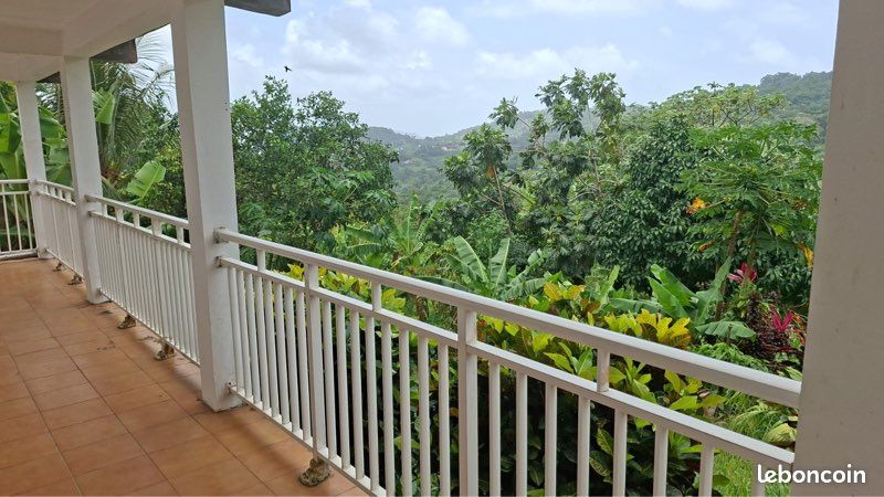 Appartement 3 pièces 60 m² · à Saint-Esprit · 60 m² · 800 €