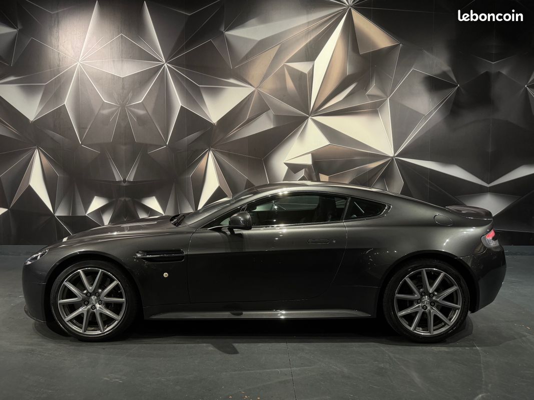 Aston Martin V8 Vantage S Sportshift II V8 4.7 436 CH BVA7 Cuir Clim Auto GPS Pack Carbonne Volant Alcantara 2012 (image 3)