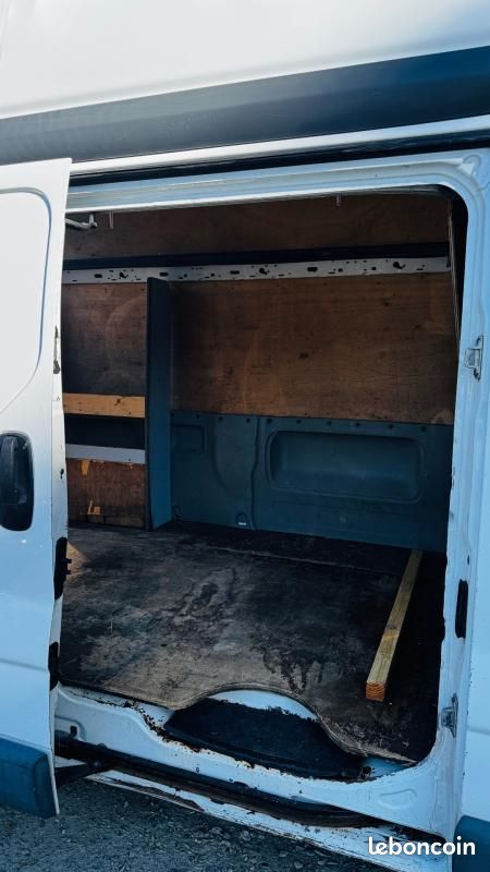 Renault Trafic FOURGON L2H2 1.9 dCi 100 CH 3 PLACES (image 9)
