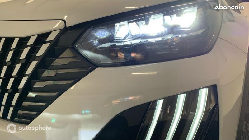 Peugeot 2008 1.2 Hybrid 145ch GT e-DCS6 (image 17)