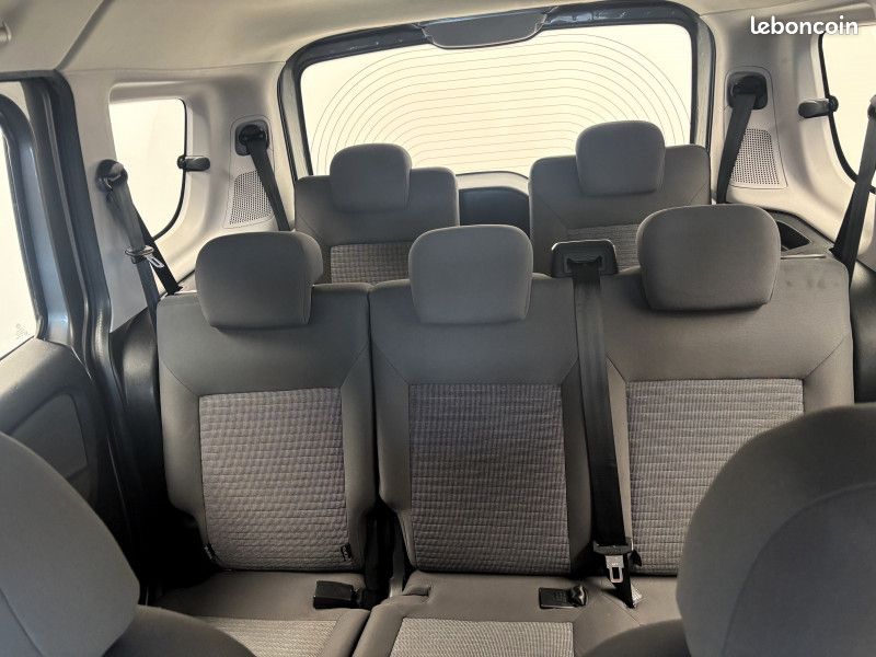 Fiat DOBLO 1.6 jtd 120 ch Lounge 7 places / Climatisation / Attelage / Régulateur / (image 20)
