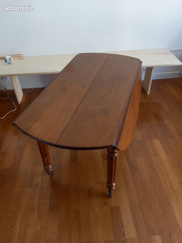 Table ronde en bois (image 3)