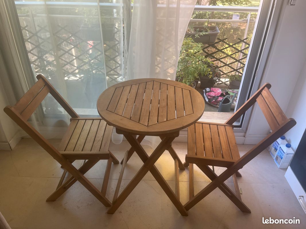 Table teck + 2 chaises balcon (image 1)