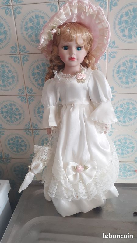 Poupée de porcelaine (image 1)
