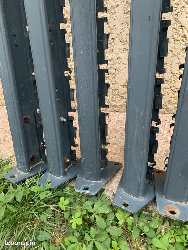 Particulier vend grillage rigide avec poteaux et platine (image 4)
