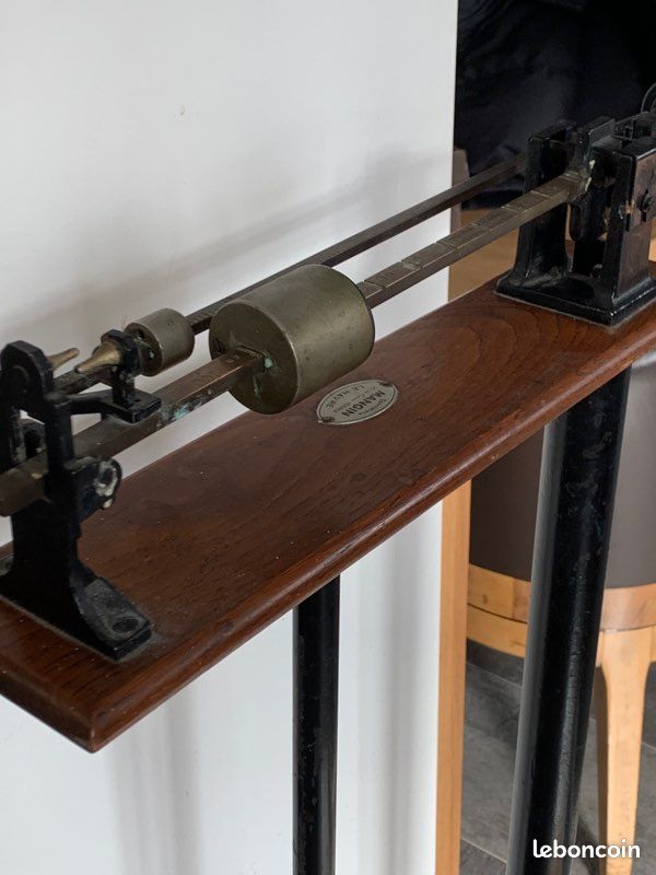 Balance à bascule ancienne (image 1)