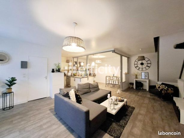 Maison 10 pièces 241 m²