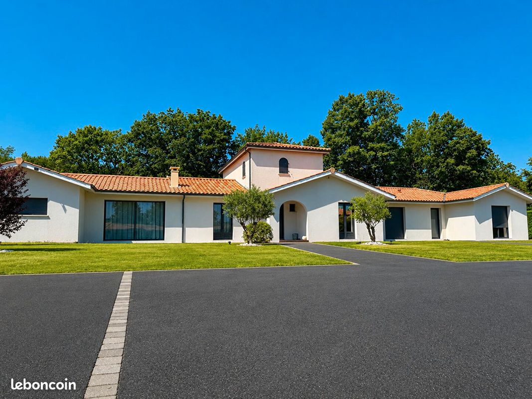 Villa 11 pièces 273 m² (image 1)
