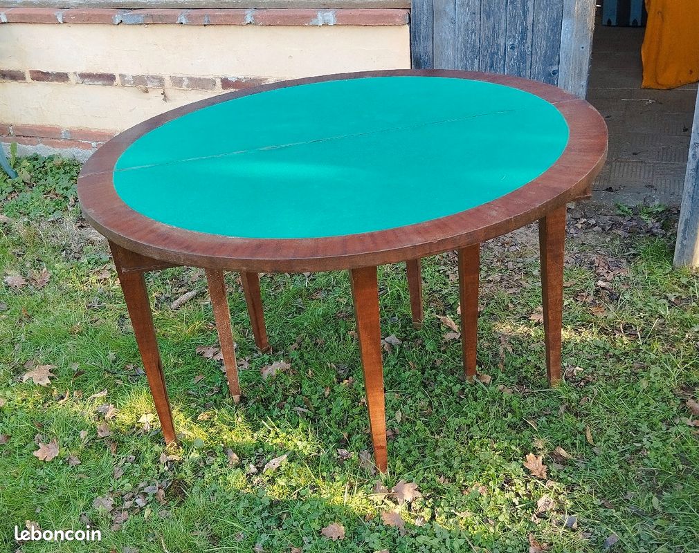 Ancienne table de jeux pliante en bois ronde demie lune (image 1)