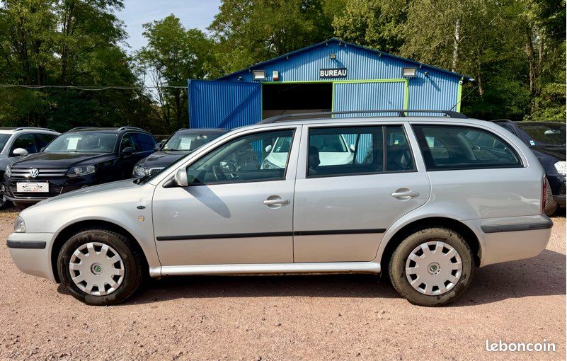 Skoda octavia combi 1.9l tdi 100cv finition tour 366.200kms 07/2001 clim fermeture centralisée direction assistée (image 6)