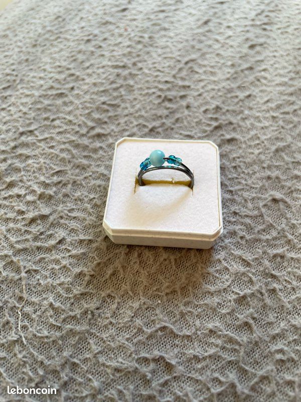 bague originale couleur argent perle bleue emprisonnée unique bijou