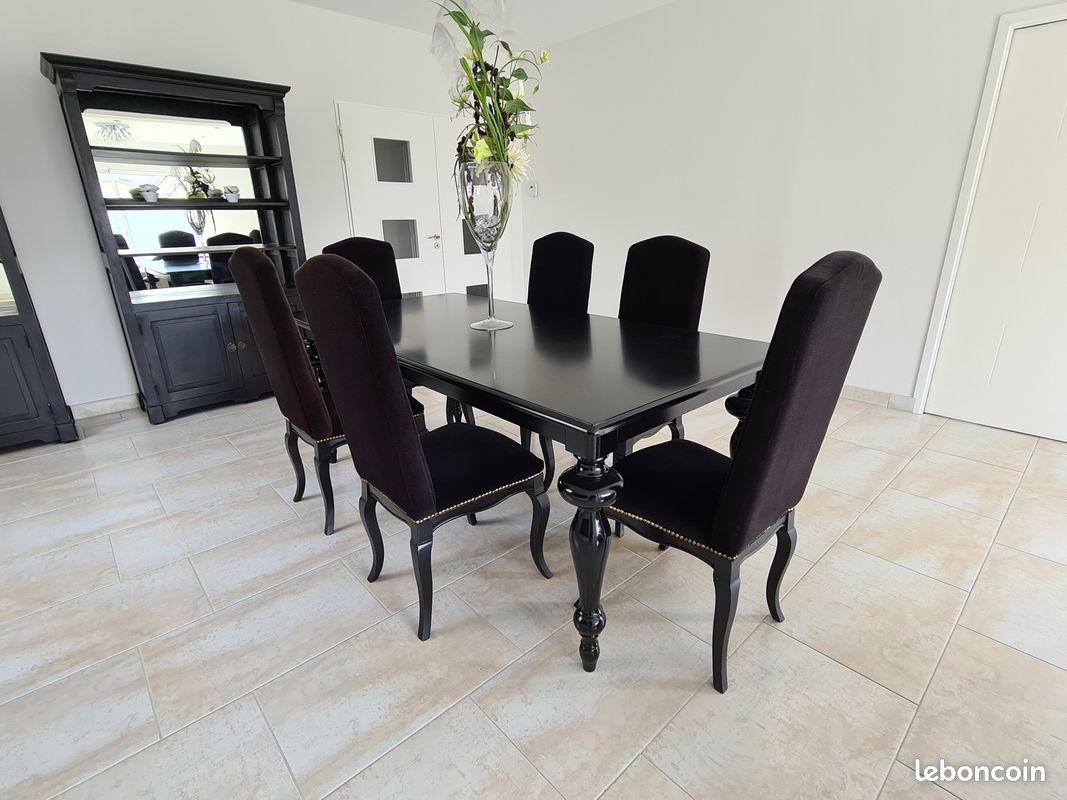 Table à manger avec 6 chaises (image 1)