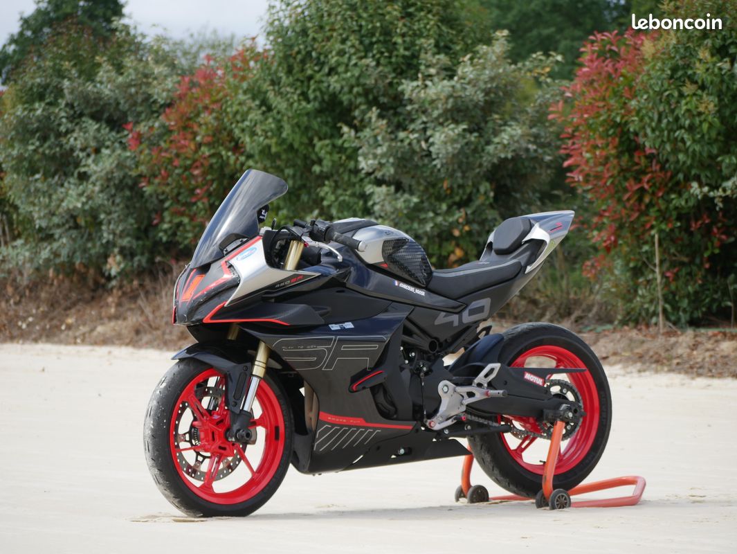CFMOTO 450SR 2024 – Équipement piste complet + pièces route (image 1)