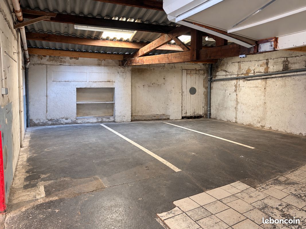 Parking/box Toulon · 140 €/mois