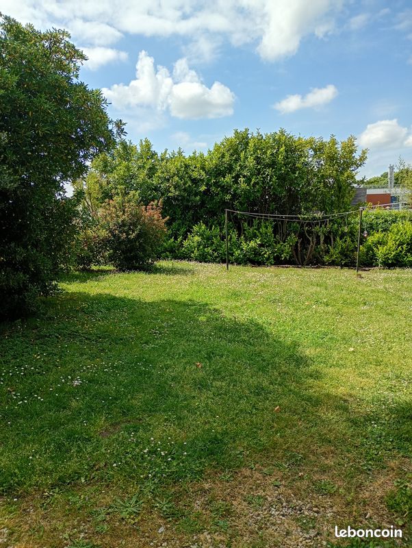 Jardin avec abri en centre ville · à La Roche-Chalais · 100 000 €