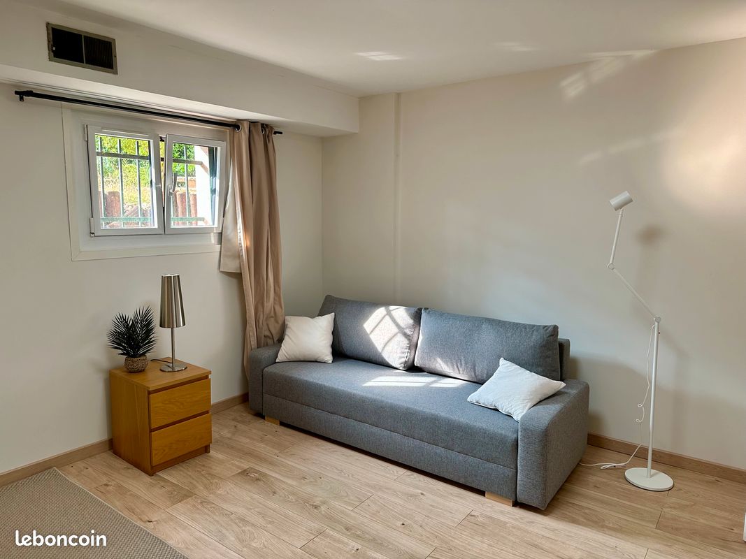 Appartement 1 pièce 18 m² · à Écully · 18 m² · 600 €