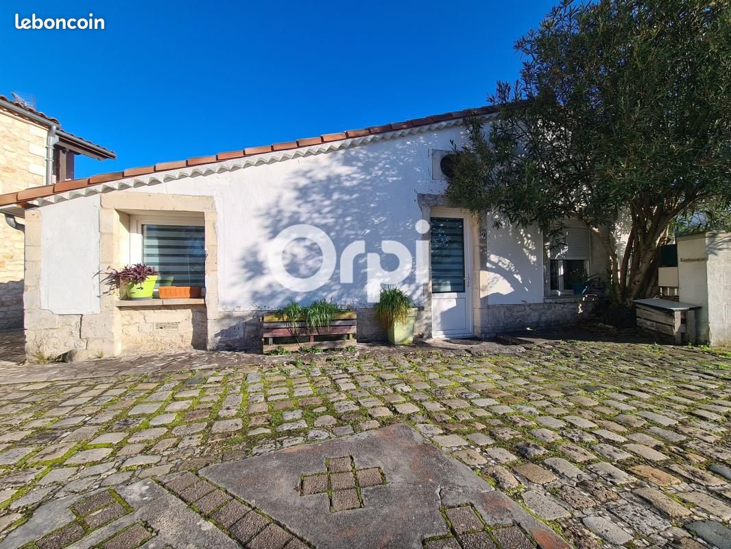 Maison 5 pièces 240 m² - Breuillet 17920 (image principale 0)