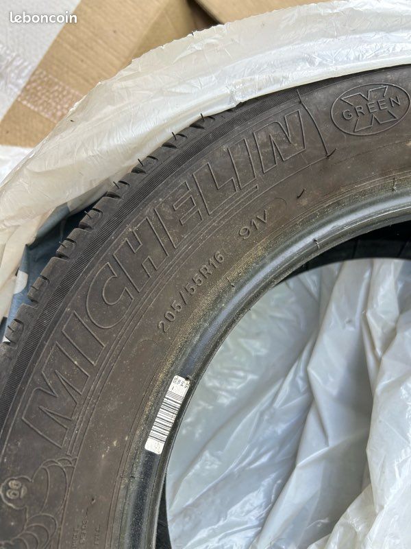 Paire de pneus Michelin 205/55 R16 91V - Très bon état (image 3)