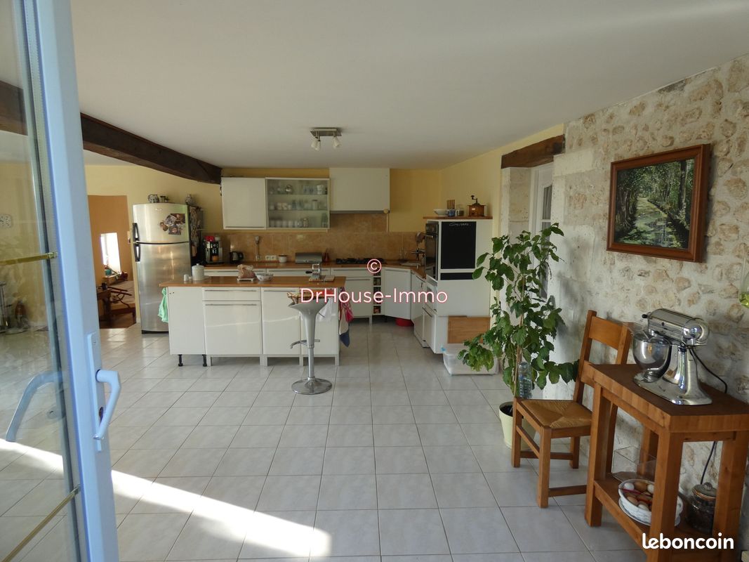 Maison 6 pièces 285 m² - Villebois-Lavalette 16320 (image principale 11)