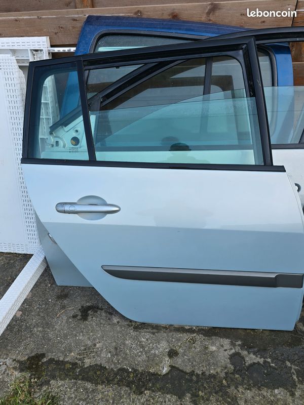 Porte arrière droite megane 2 (image 1)