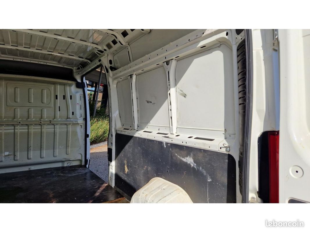 PEUGEOT BOXER Premium 333 L3H2 2.2 BlueHDi S&S - 140 (image 20)