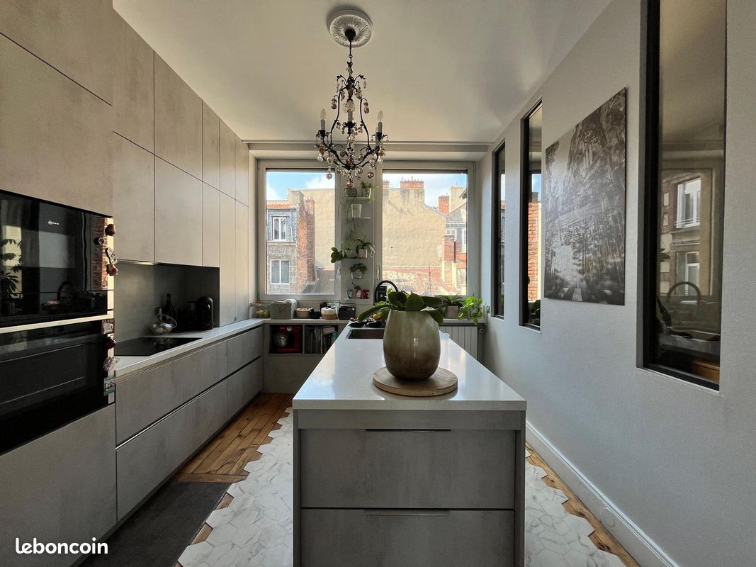 Appartement 8 pièces 252 m² · à Saint-Étienne · 252 m² · 298 000 €